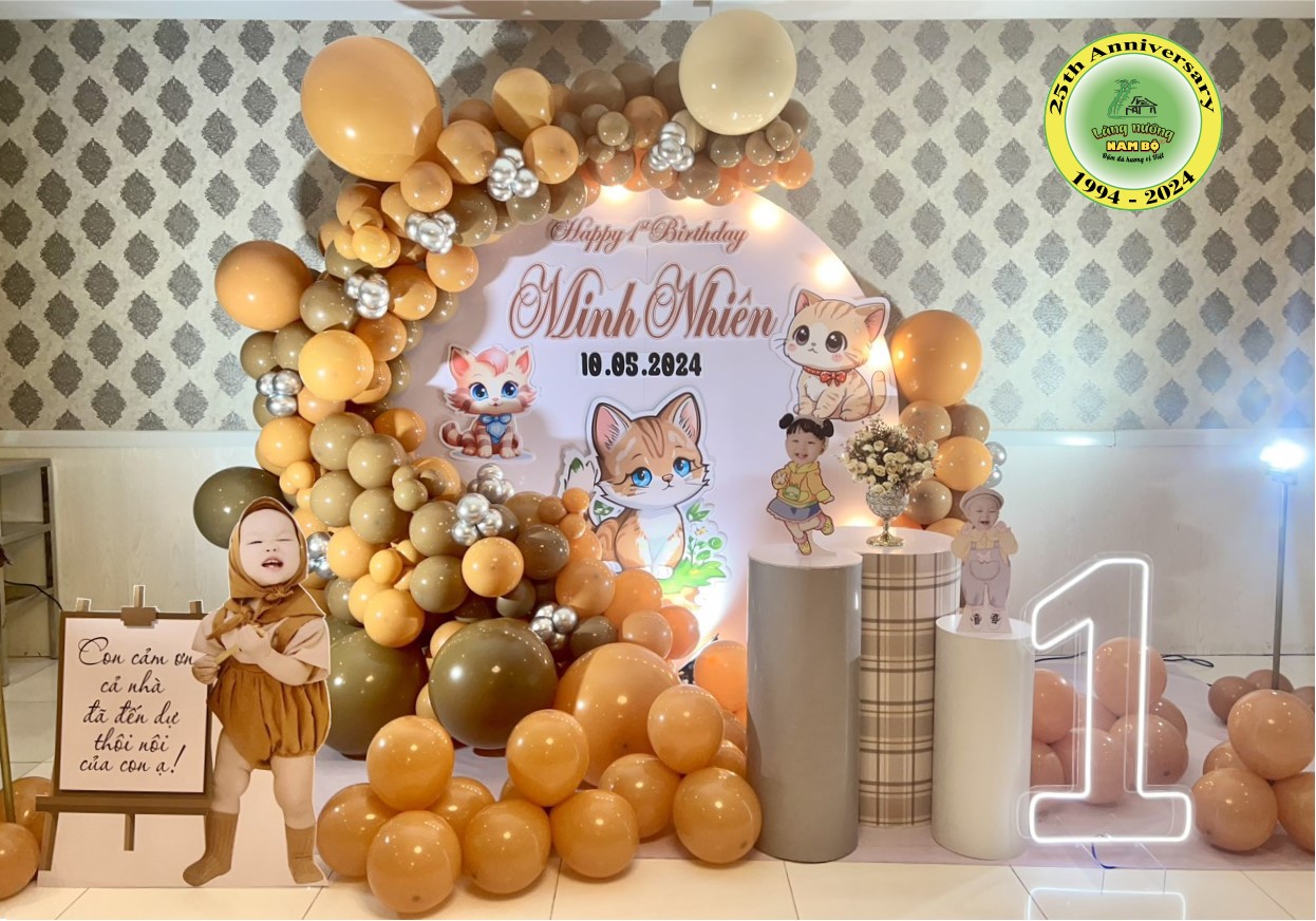 Thực Đơn Đa Dạng, Hương Vị Đậm Đà