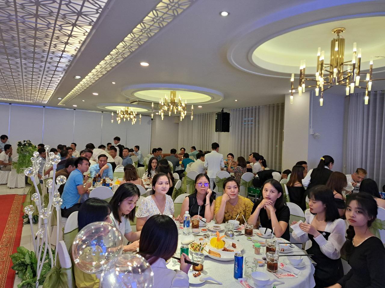 Không Gian Sang Trọng và Ấm Cúng