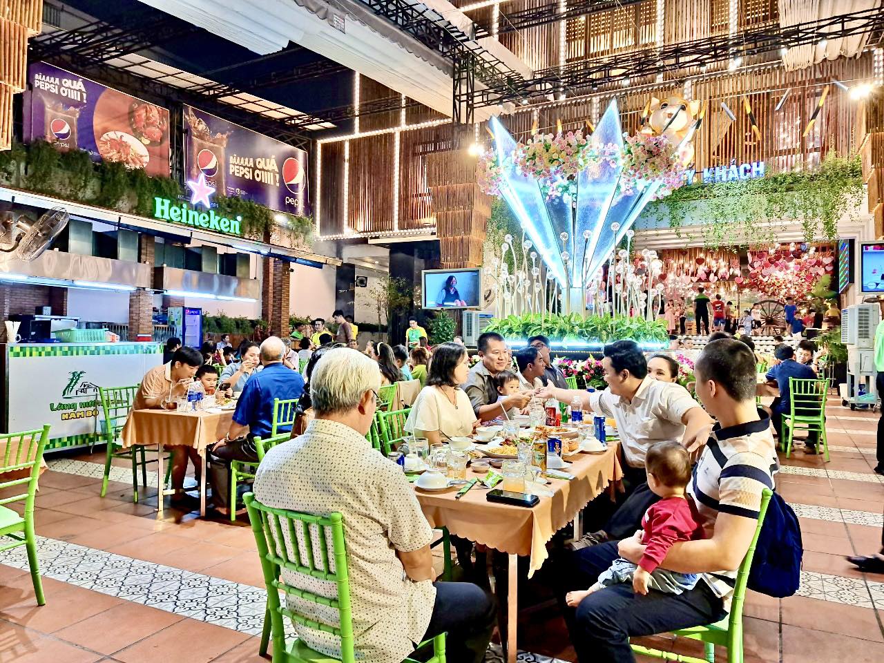 Gợi ý quán ăn phù hợp cho Họp Mặt Gia Đình tại Tân Phú