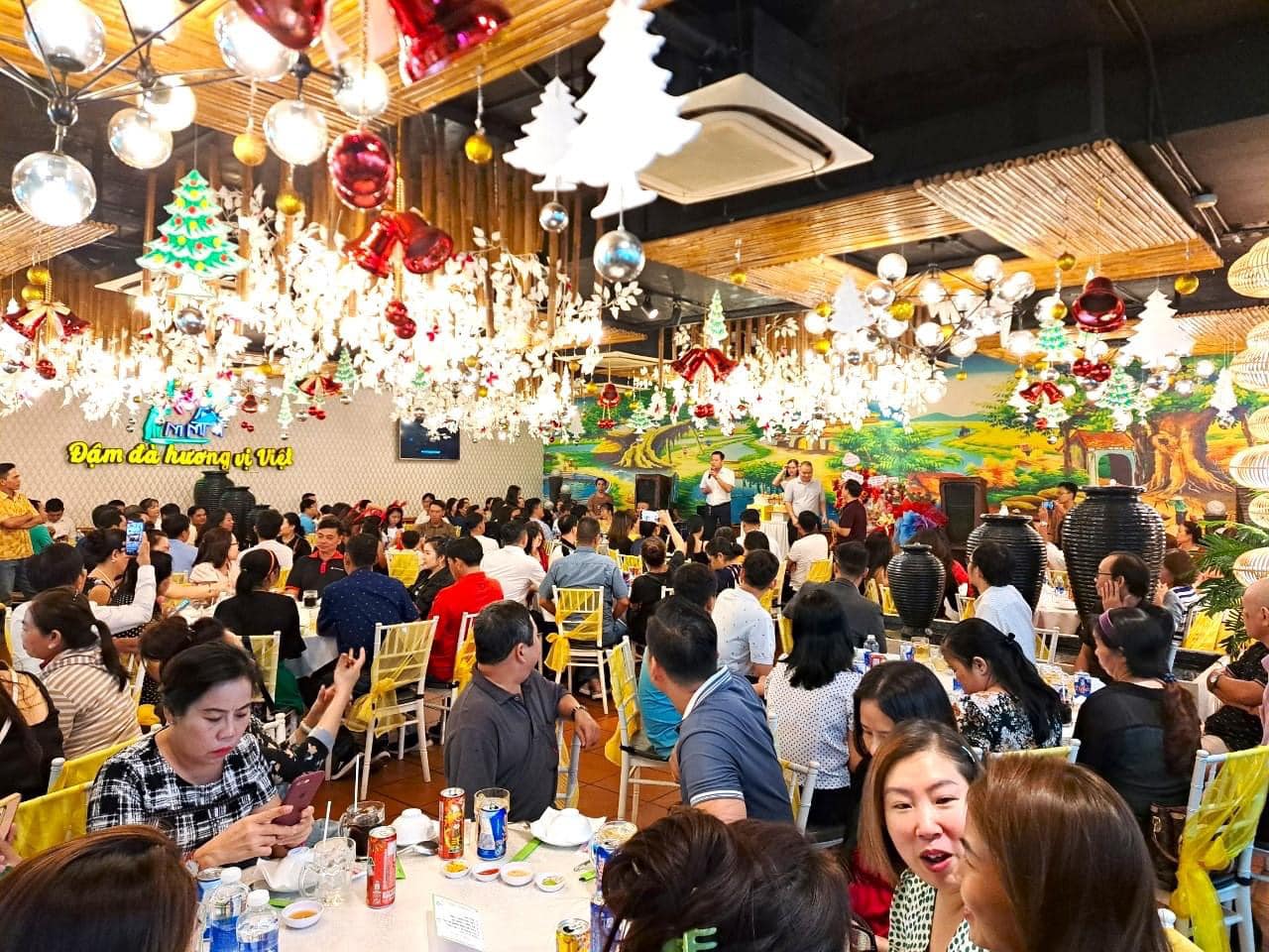 Tại sao nên Tổ chức họp mặt tại Nhà hàng?