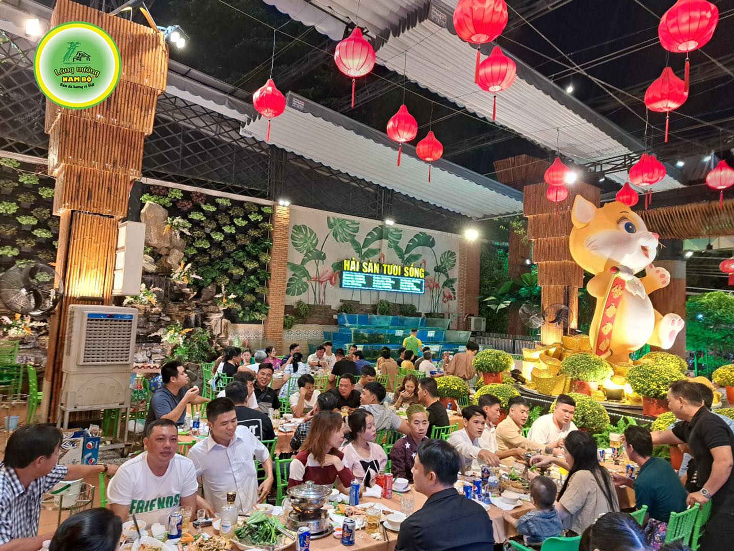 Nhà Hàng Tân Phú Tổ Chức Họp Lớp, Họp Mặt Bạn Bè