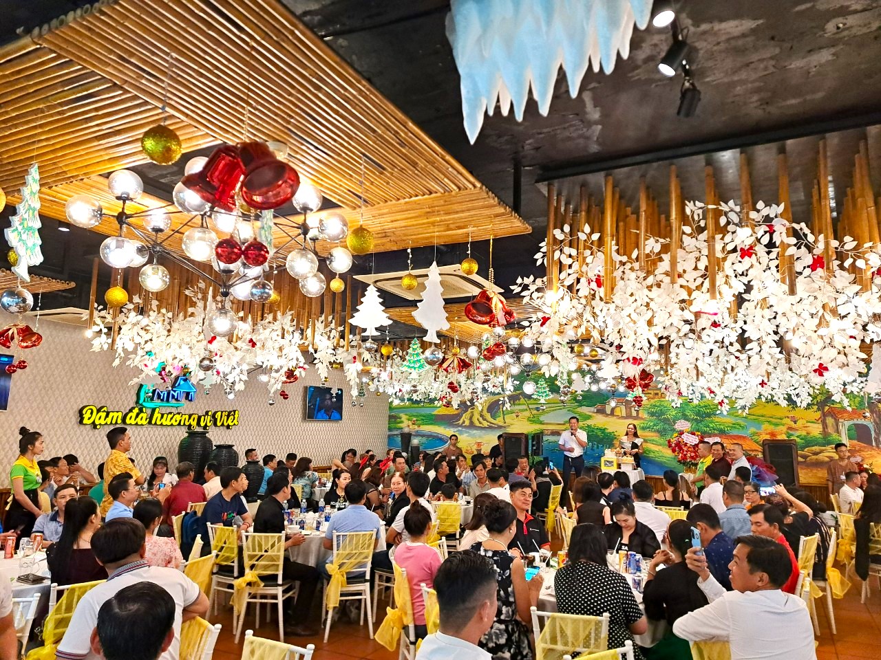 Nhà Hàng Tân Phú Tổ Chức Tân Niên, Liên Hoan Cuối Năm