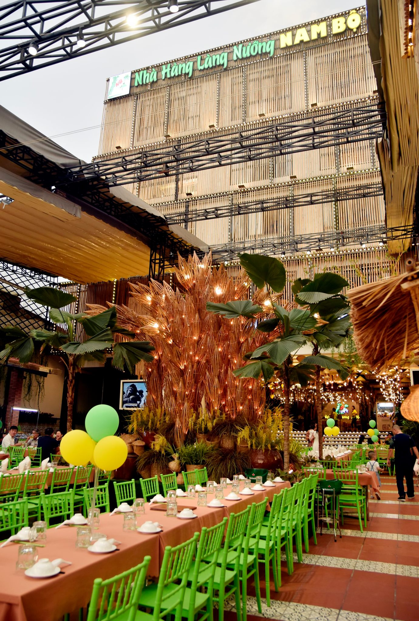 Nhà Hàng Tân Phú Tổ Chức Tiệc Ngoài Trời